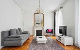 Luxury Appartment La Tour Paris